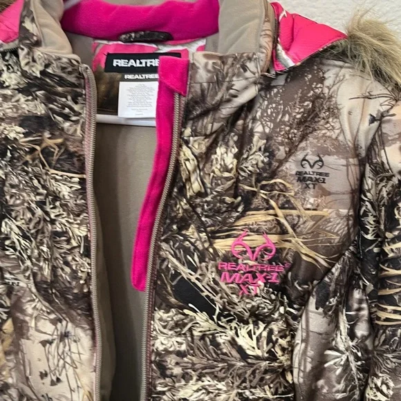 Woman’s Realtree Max-1 XT Camouflage Jacket with Detachable Fur Lined Hood - Picture 2 of 7